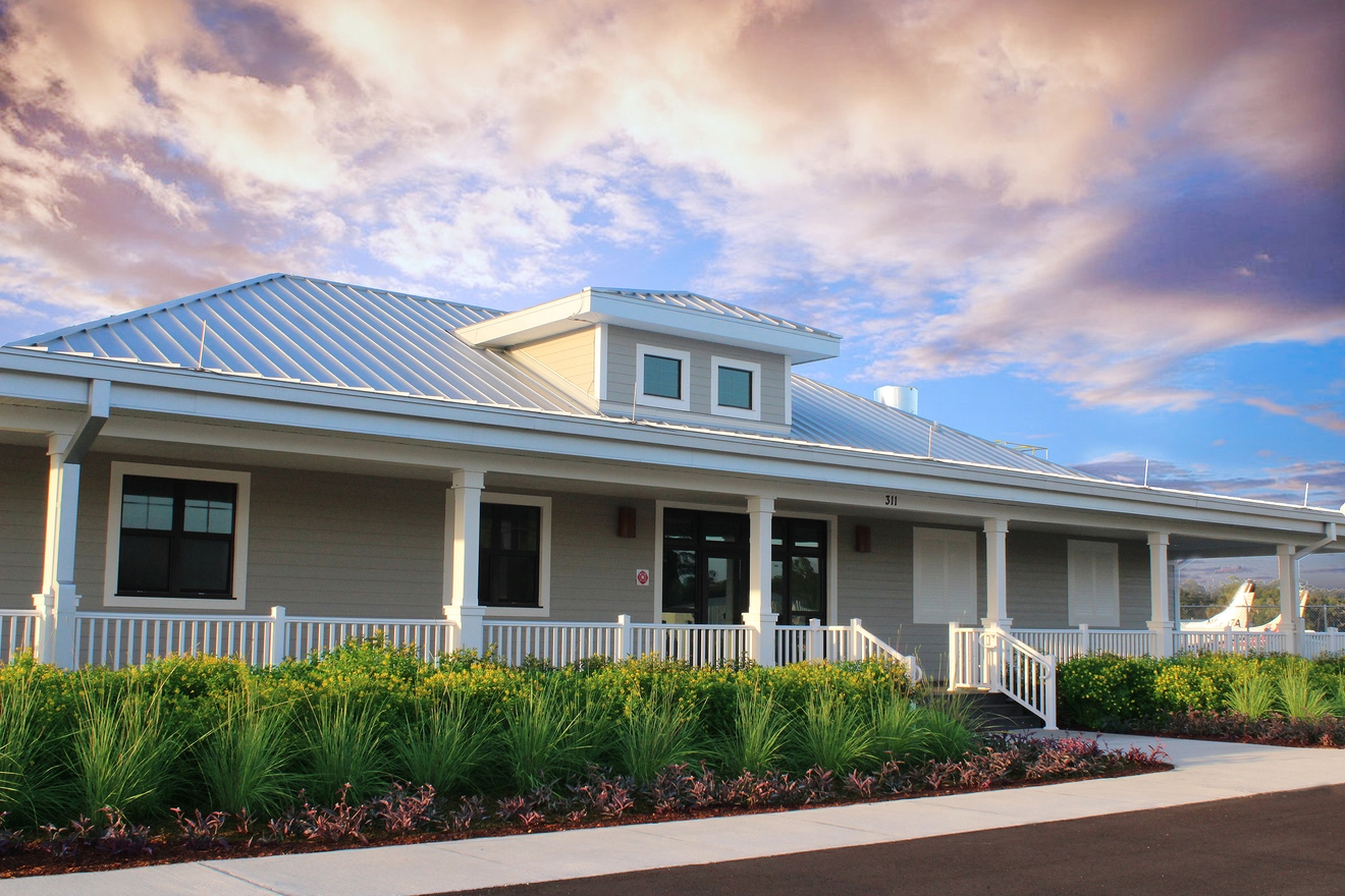 Aviation La Belle Terminal Front01