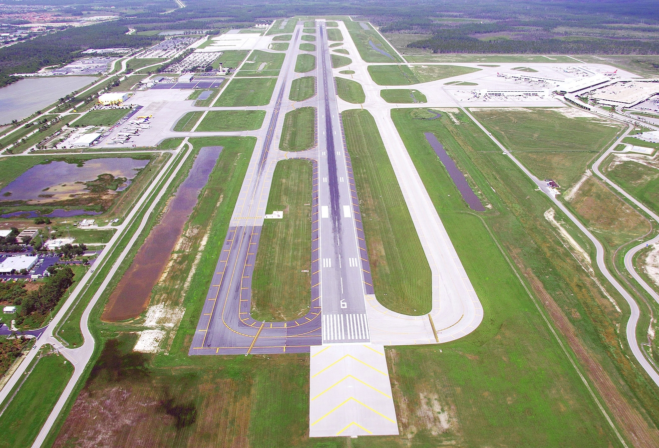 Aviation RSW Runway6 24 Aerial2 b