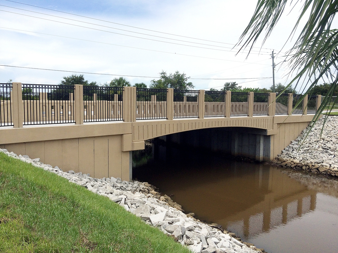 Gov Harborview Bridge Side 01