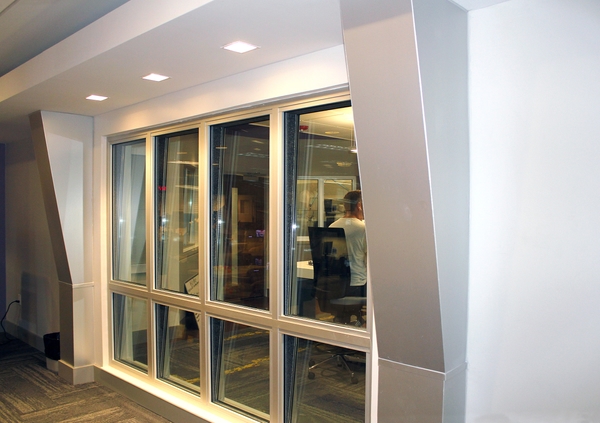 S R WINK Int Studio Out w