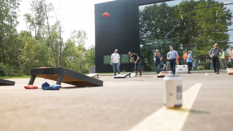 02 v1 00 00 14 15 Still004