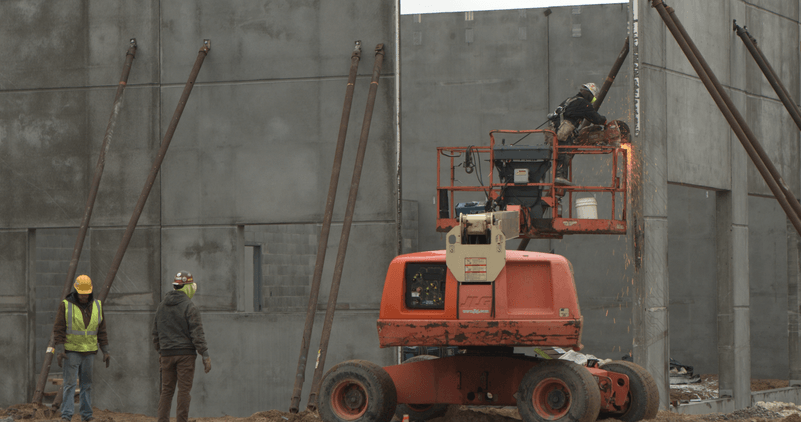 A001 01071405 C008 mov 14 04 52 18 Still001