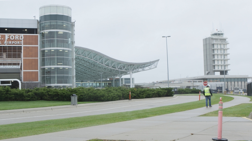 Airport V2 2 WEB 00 00 10 16 Still004