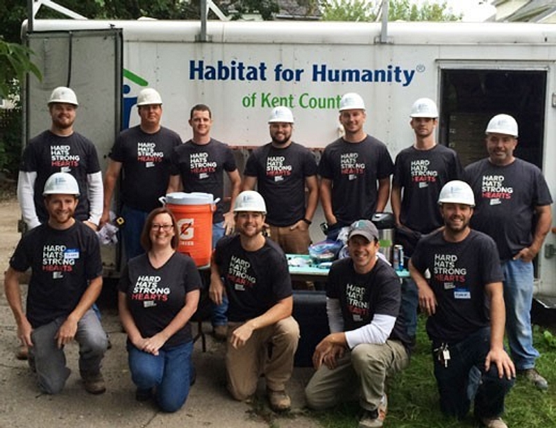 News Hard Hats Strong Hearts Pink Team 520 400 90 s c1