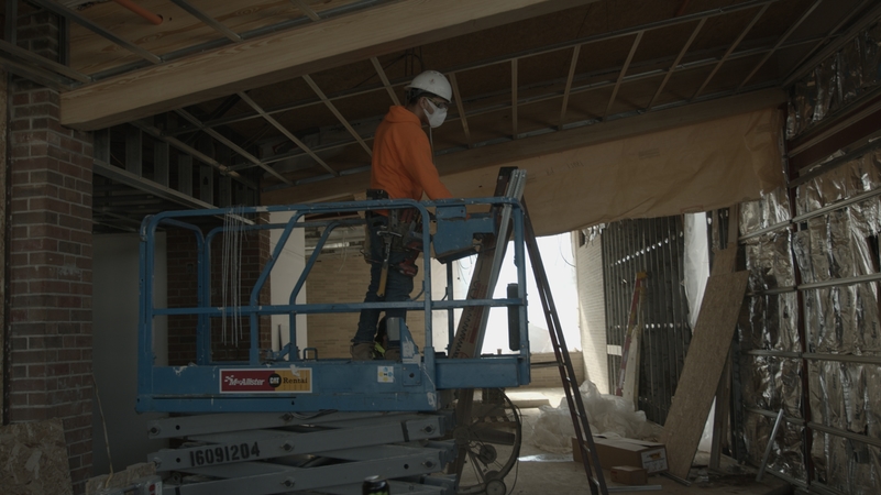 Tour 00 00 35 16 Still037