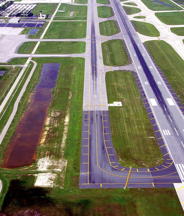 Aviation RSW Runway6 24 Aerial4