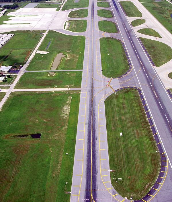 Aviation RSW Runway6 24 Aerial5