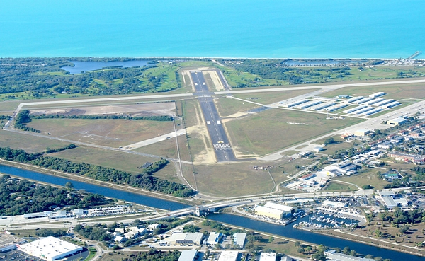 Aviation Venice Runway4 22 Aerial3 med