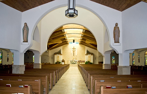 Faith St Leo The Great Interior4