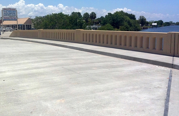 Gov Elkcam Bridges Sidewalk Rail2