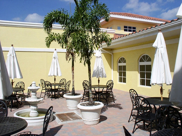 Health AL Joannes House Courtyard