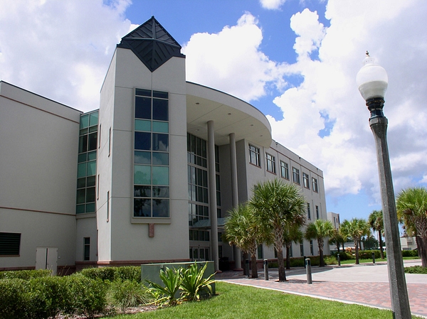Higher Ed FGCU Acedemic V Exterior3