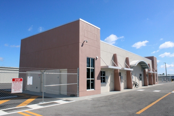 03 Page South Quad Landside Left 3403